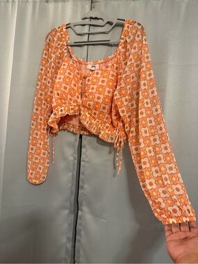 MADDEN NYC Orange Floral Long-Sleeve Cropped Tie-Front Blouse